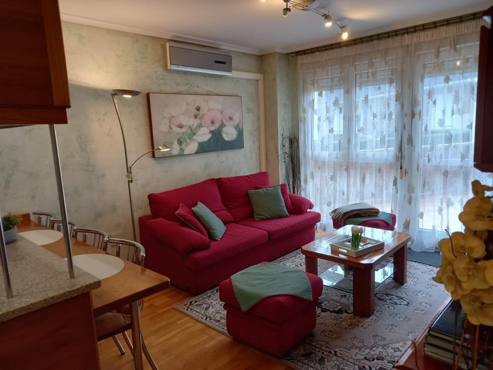 Communal lounge/ TV room, heating, air conditioner