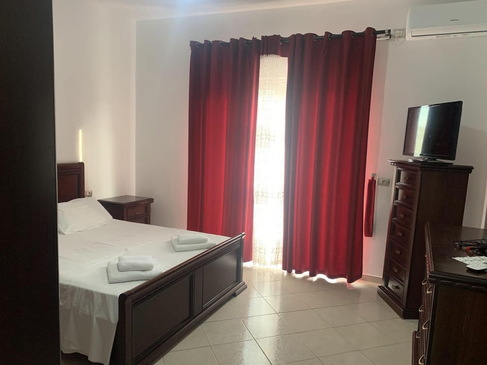 Bed, Photo of the whole room, Bedroom, air conditioner