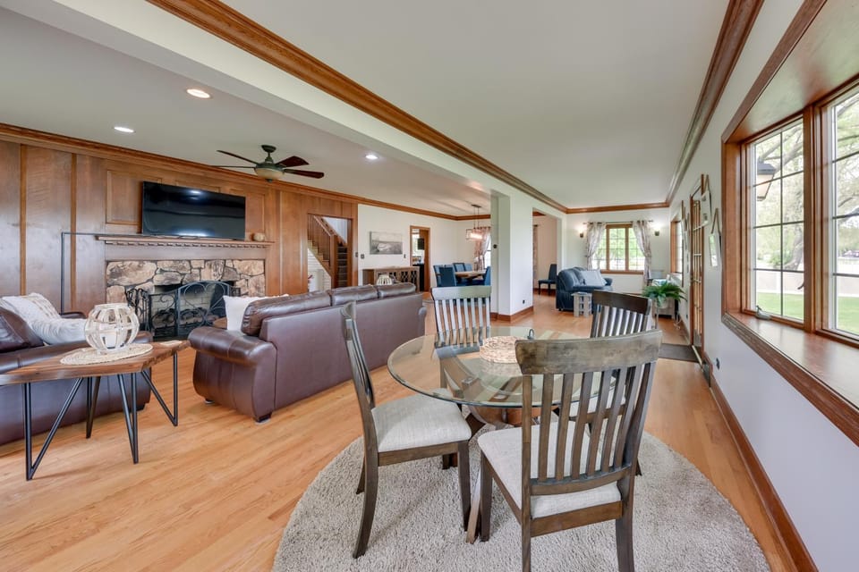 Pistakee Lake Estate w/ Boat Dock & Hot Tub! House in Fox Lake