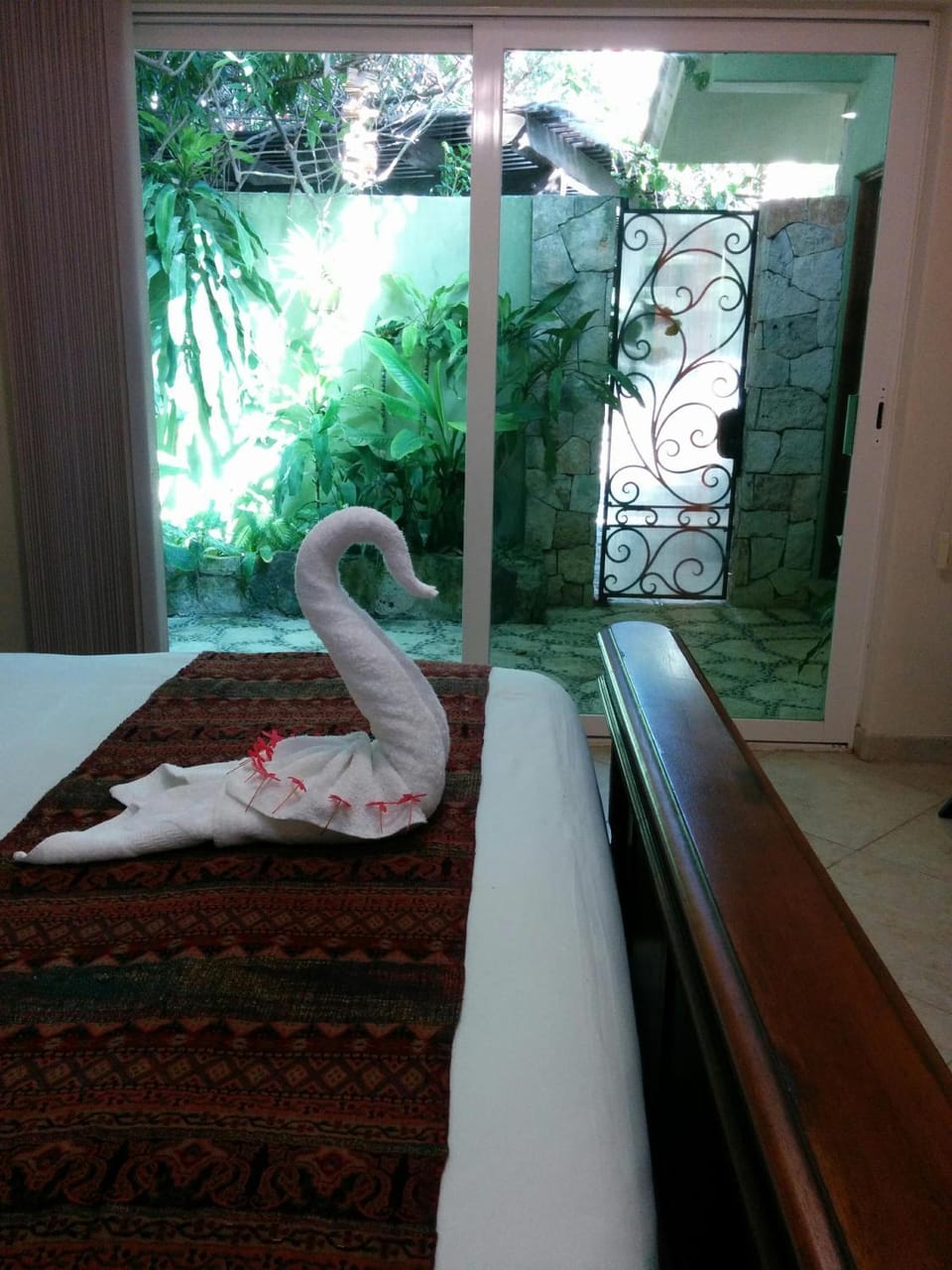 Facade/entrance, Bed