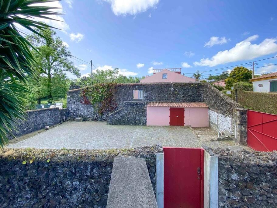 Property building, Day, Neighbourhood, Street view