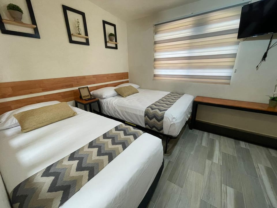 Bed, TV and multimedia, Bedroom