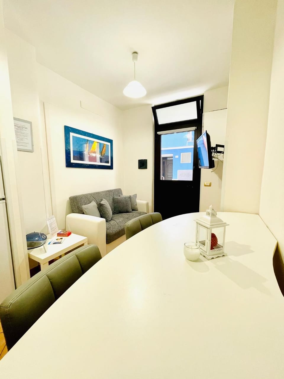 TV and multimedia, Living room, Seating area, Dining area