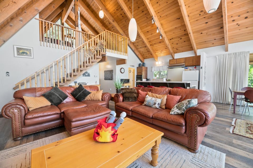 Kitchen or kitchenette, Living room, Decorative detail, Seating area