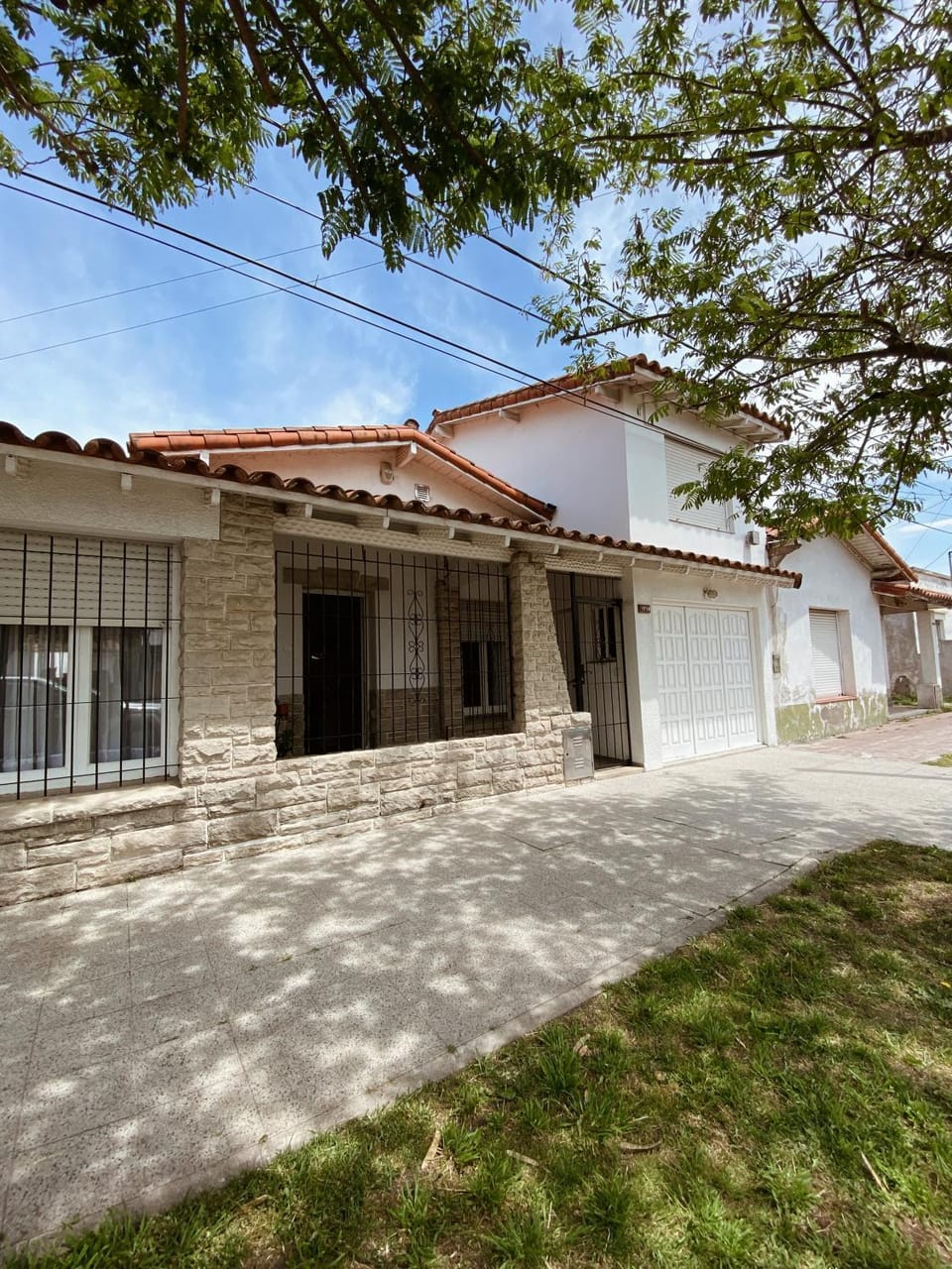 Facade/entrance, Parking