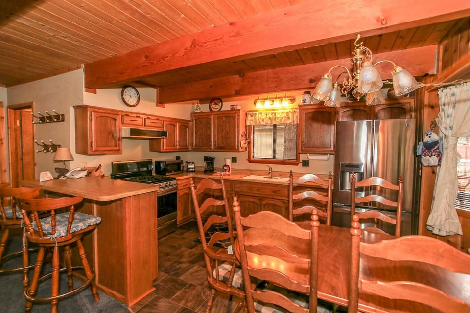 Kitchen or kitchenette, Dining area, minibar, pet friendly, stove