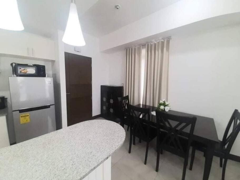 Cubao Manhattan HEights Unit 6H Tower B, 2BR Apartment in Pasig