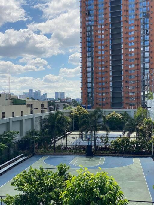 Cubao Manhattan HEights Unit 6H Tower B, 2BR Apartment in Pasig