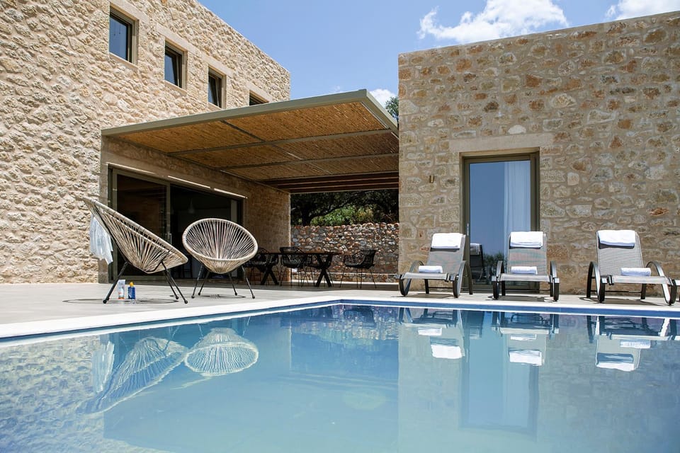 Facade/entrance, Balcony/Terrace, Swimming pool
