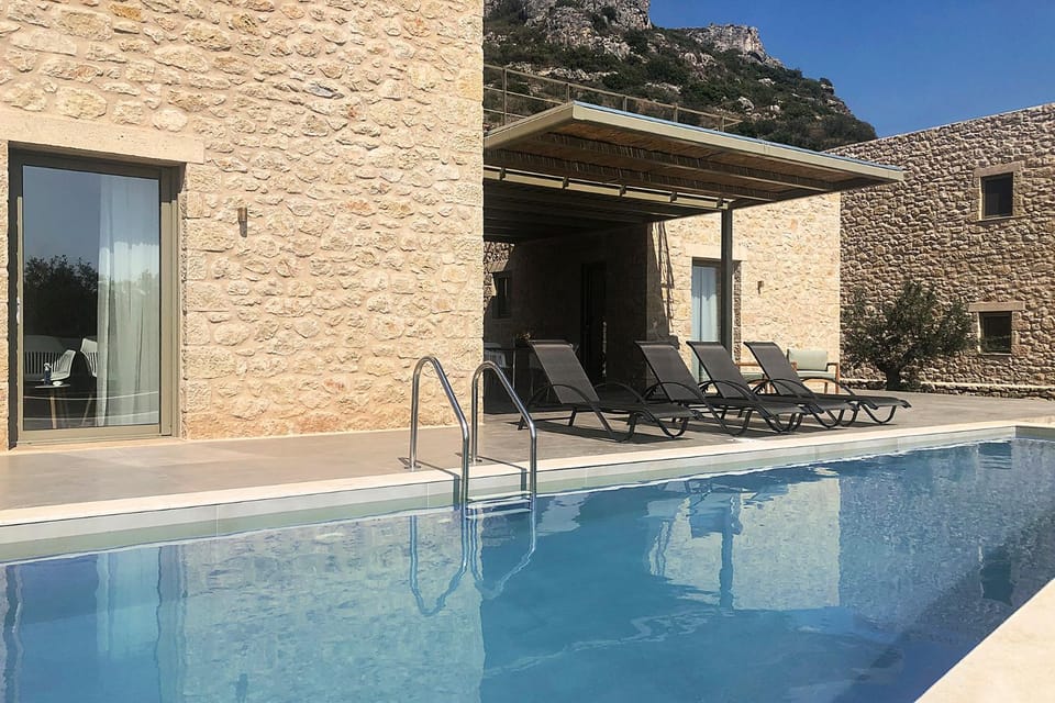 Facade/entrance, Balcony/Terrace, Swimming pool