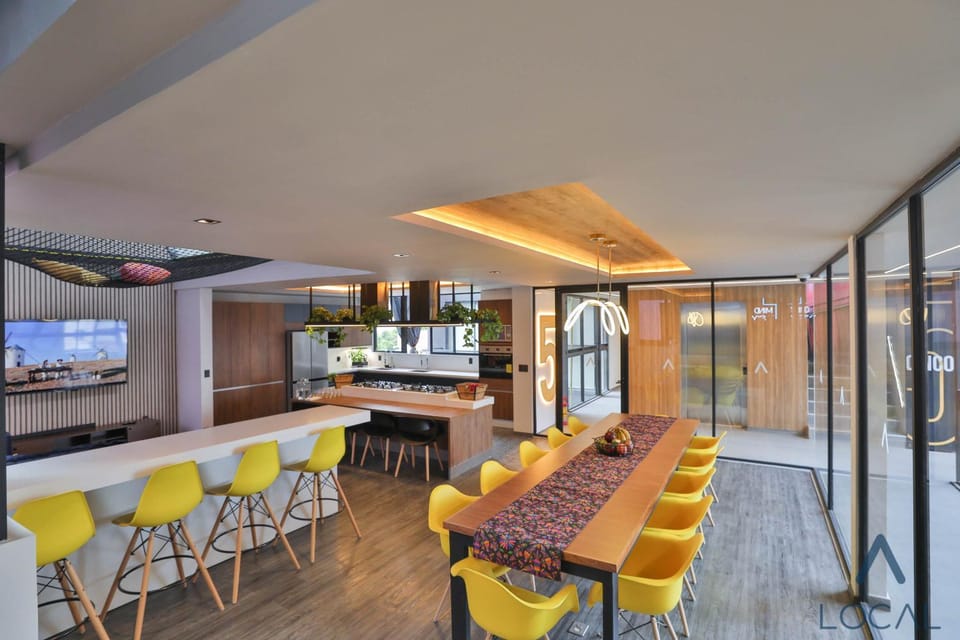 Communal lounge/ TV room, TV and multimedia, Dining area, Communal kitchen, Internal: Not applicable to any particular room