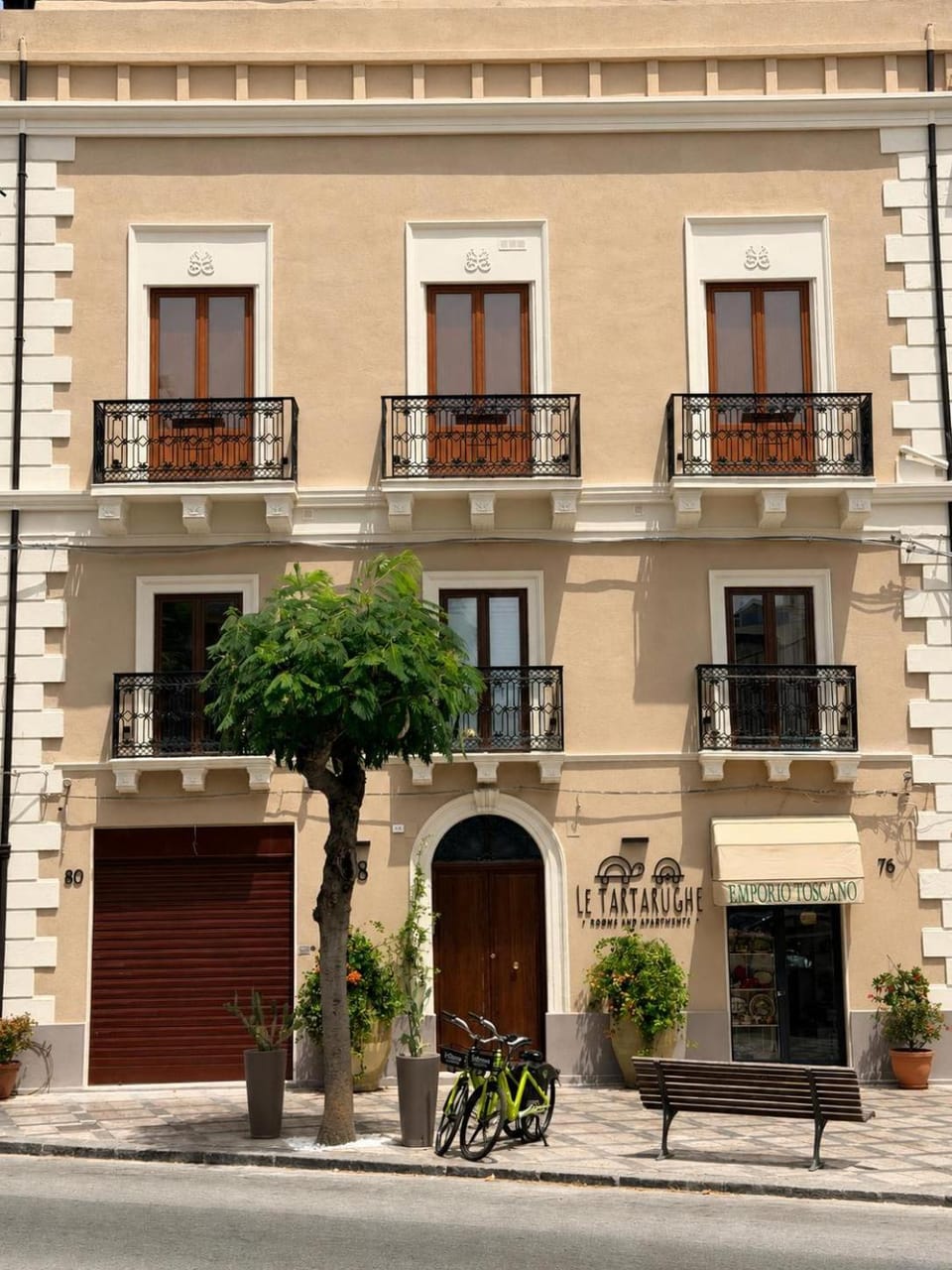 Property building, Facade/entrance