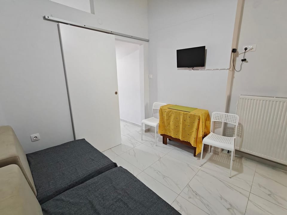 Communal lounge/ TV room, TV and multimedia, kitchen