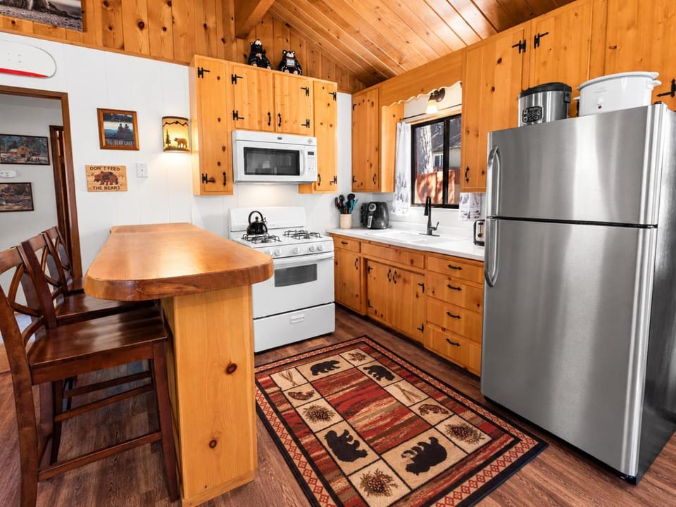 Seating area, kitchen