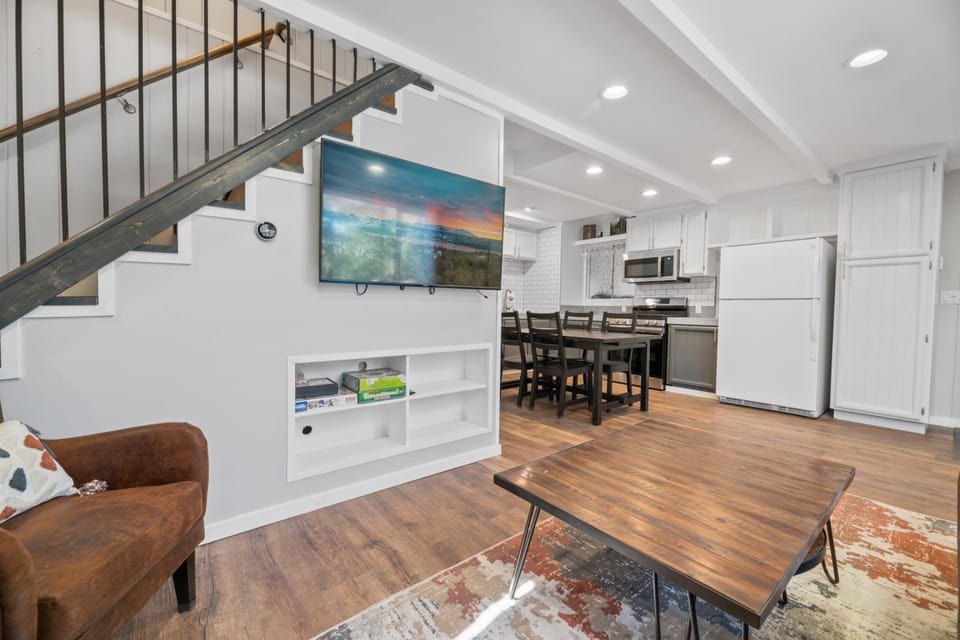 TV and multimedia, Kitchen or kitchenette, Living room, Seating area, minibar, stove