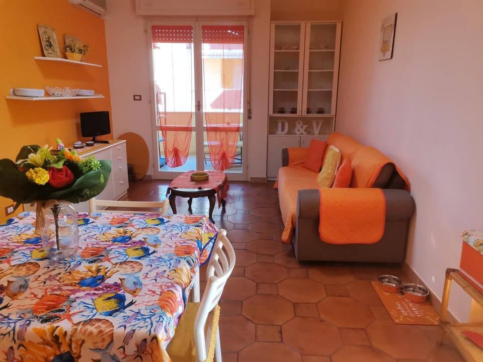 Living room, Dining area