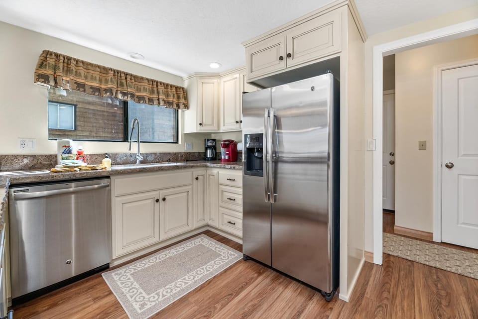 Coffee/tea facilities, Kitchen or kitchenette, dishwasher