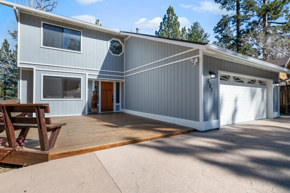 Property building, Patio, Day