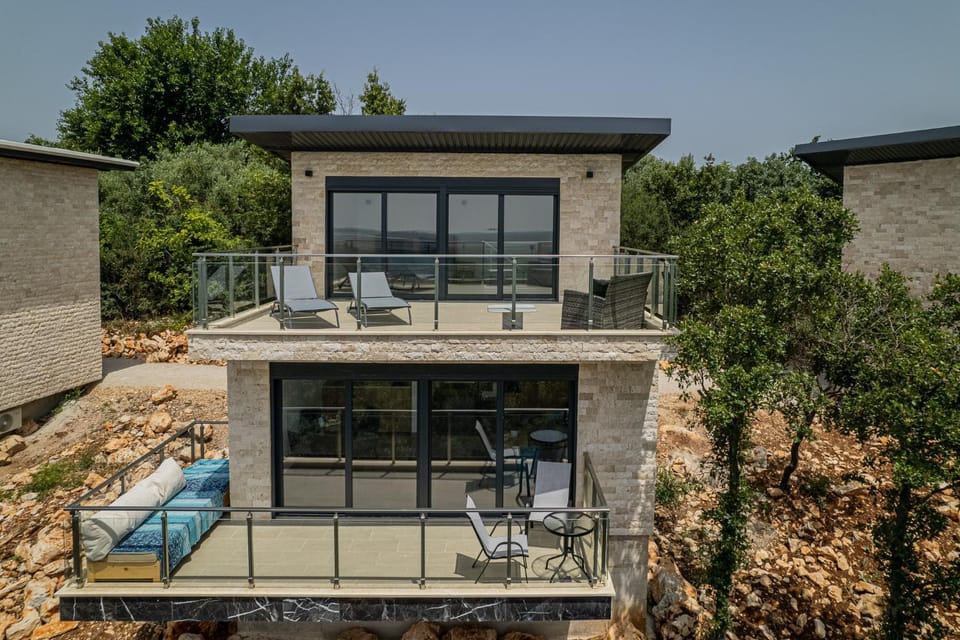 Property building, Balcony/Terrace