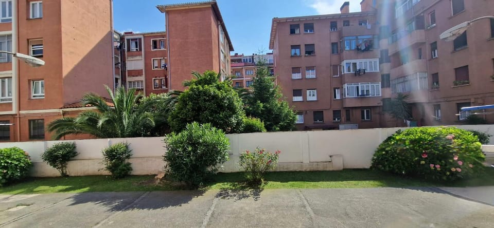 Property building, Garden, Parking