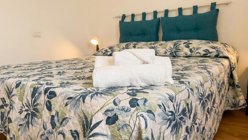 Bedroom, furniture, towels