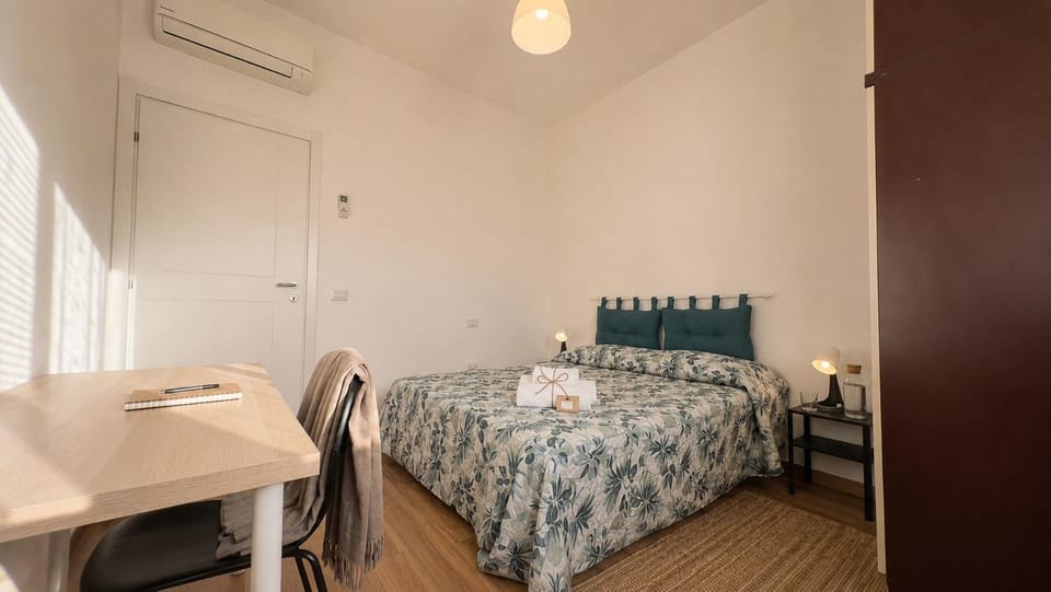 Bedroom, furniture, towels