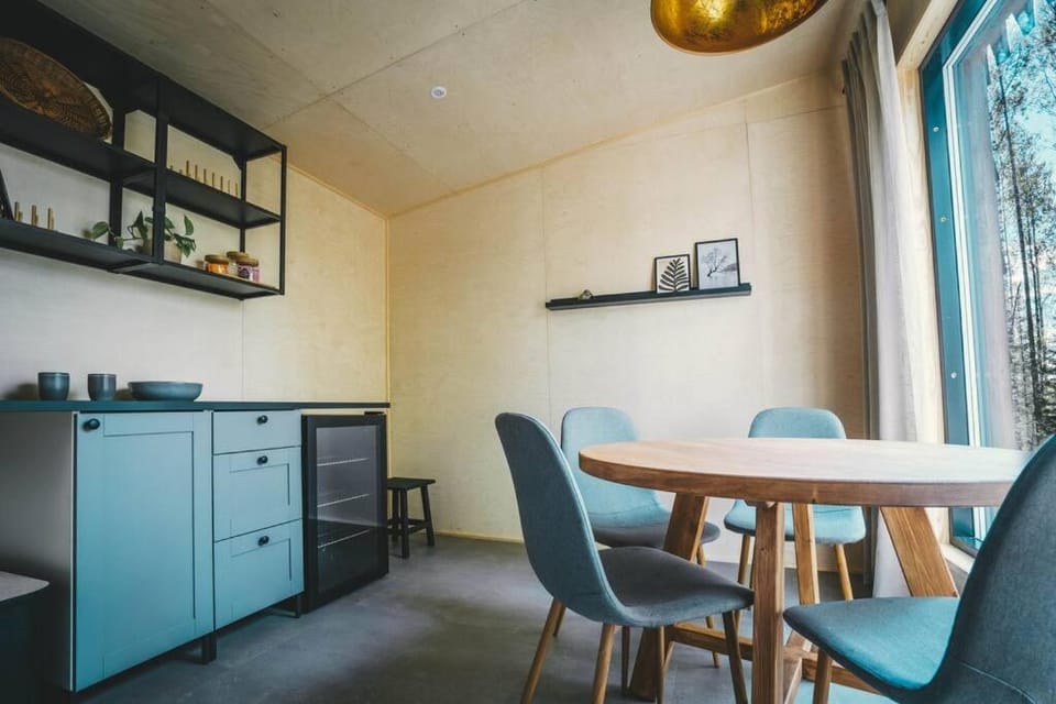 Kitchen or kitchenette, Seating area, Dining area