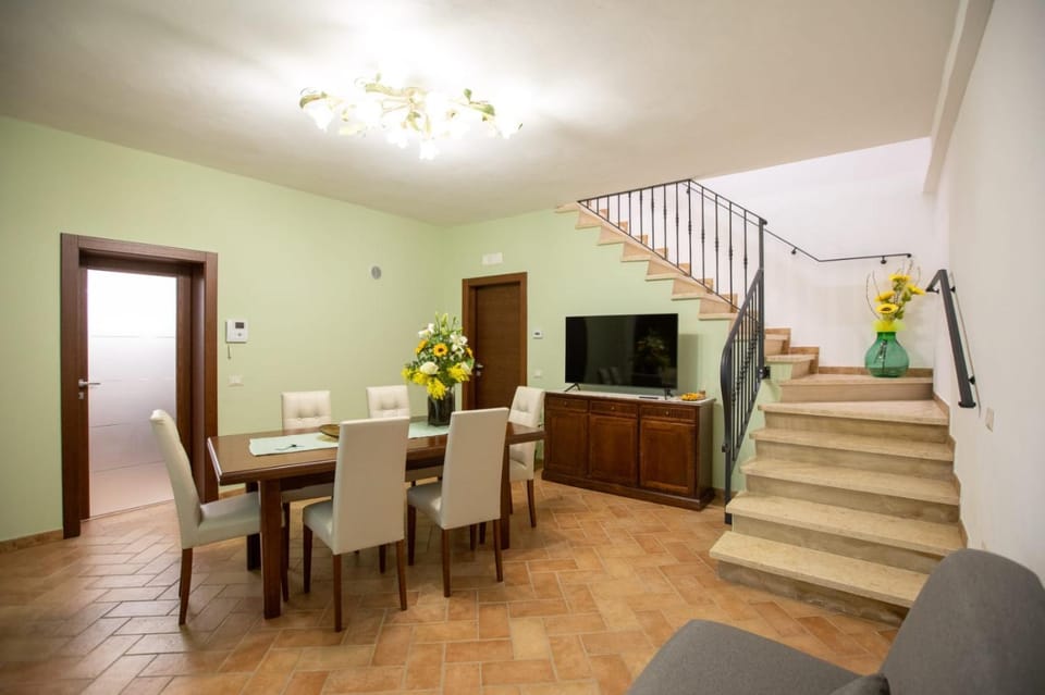Communal lounge/ TV room, TV and multimedia, Living room, Seating area