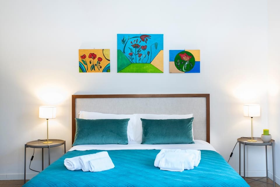 Bedroom, towels