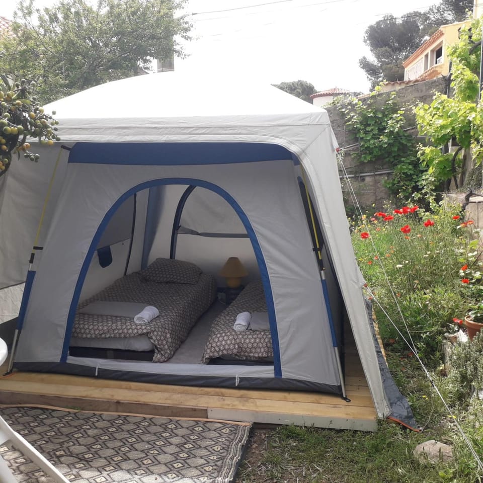 Deux tentes confortables dans un joli jardin idéalement situé Luxury tent in Occitanie