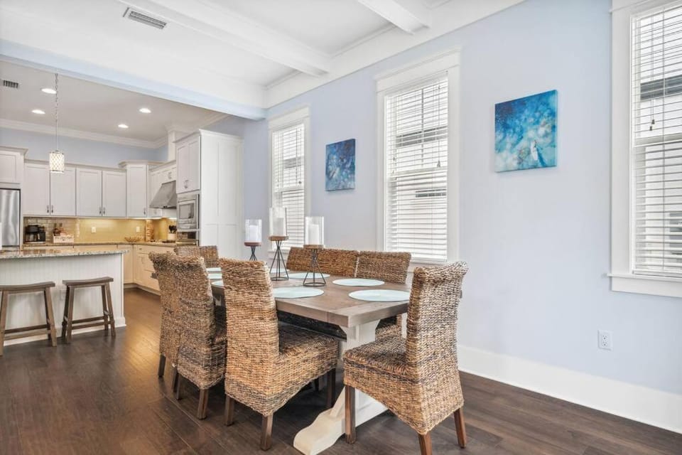 Resort-style pool 3min to beach. Family friendly. Private parking. Fenced-in backyard House in South Walton County