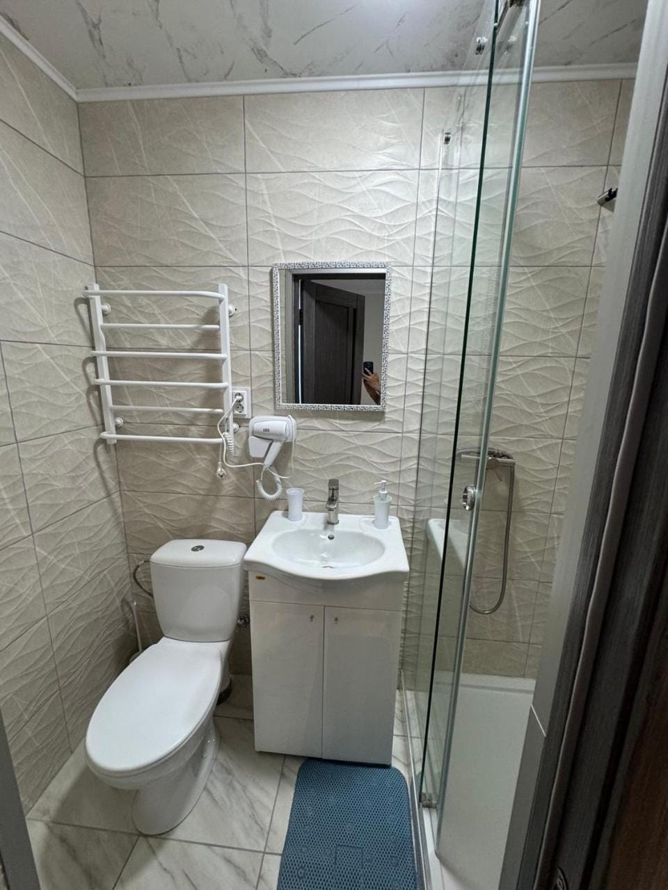Shower, Toilet