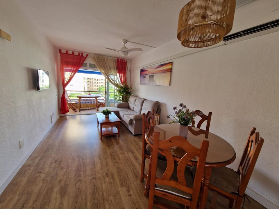 Communal lounge/ TV room, Living room, Dining area