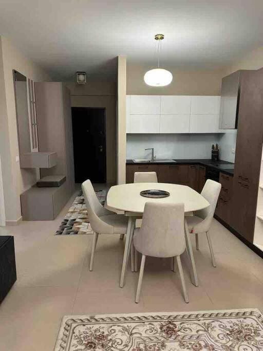 Saraci Zentrale Lage ca 600 meter vom Meer entfernt Apartment in Vlorë