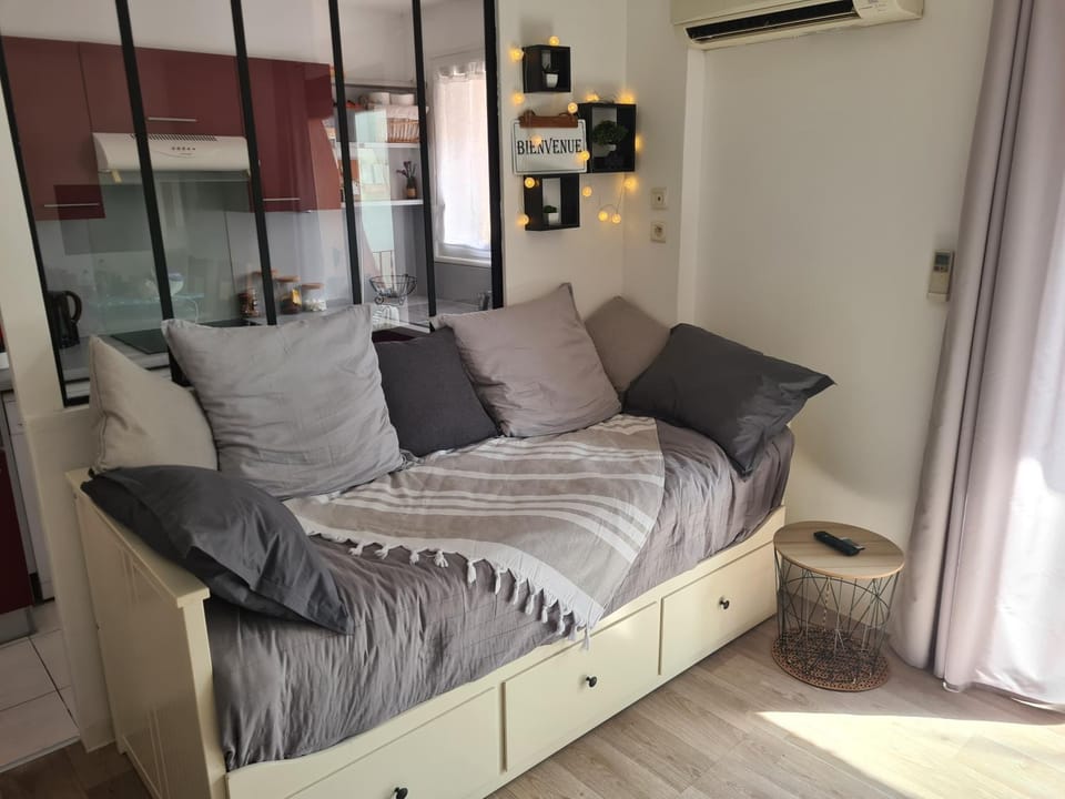 Bed, Living room, Seating area