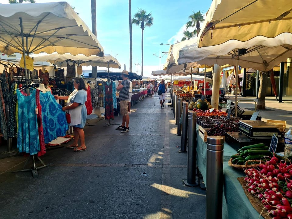 Food and drinks, City view, Shopping Area, Location