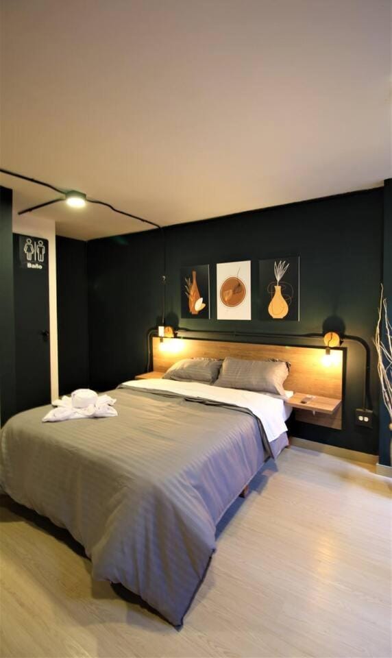 Alojamiento en Medellín, permite mascotas y tiene puesto de trabajo ONE102 By Roots Rentals Apartment in Medellin