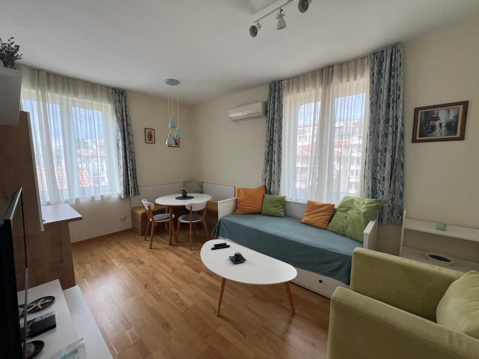 Sea Vibes - Modern Apartment Near the Beach & City Center, Burgas Apartment in Burgas