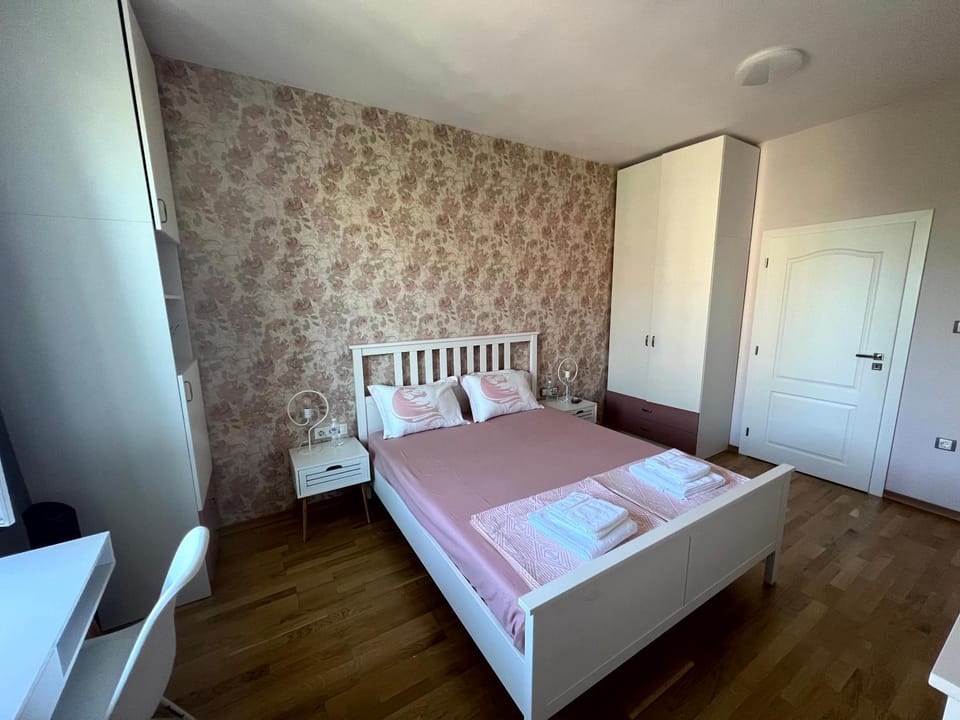 Bedroom, internet, wardrobe