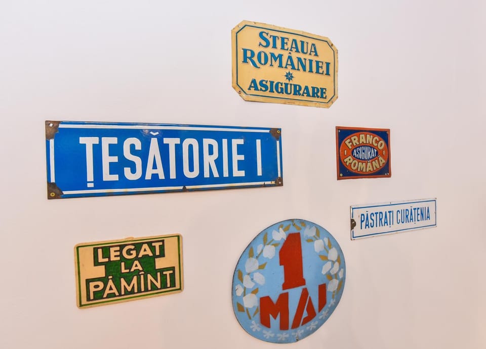 Decorative detail, Text overlay