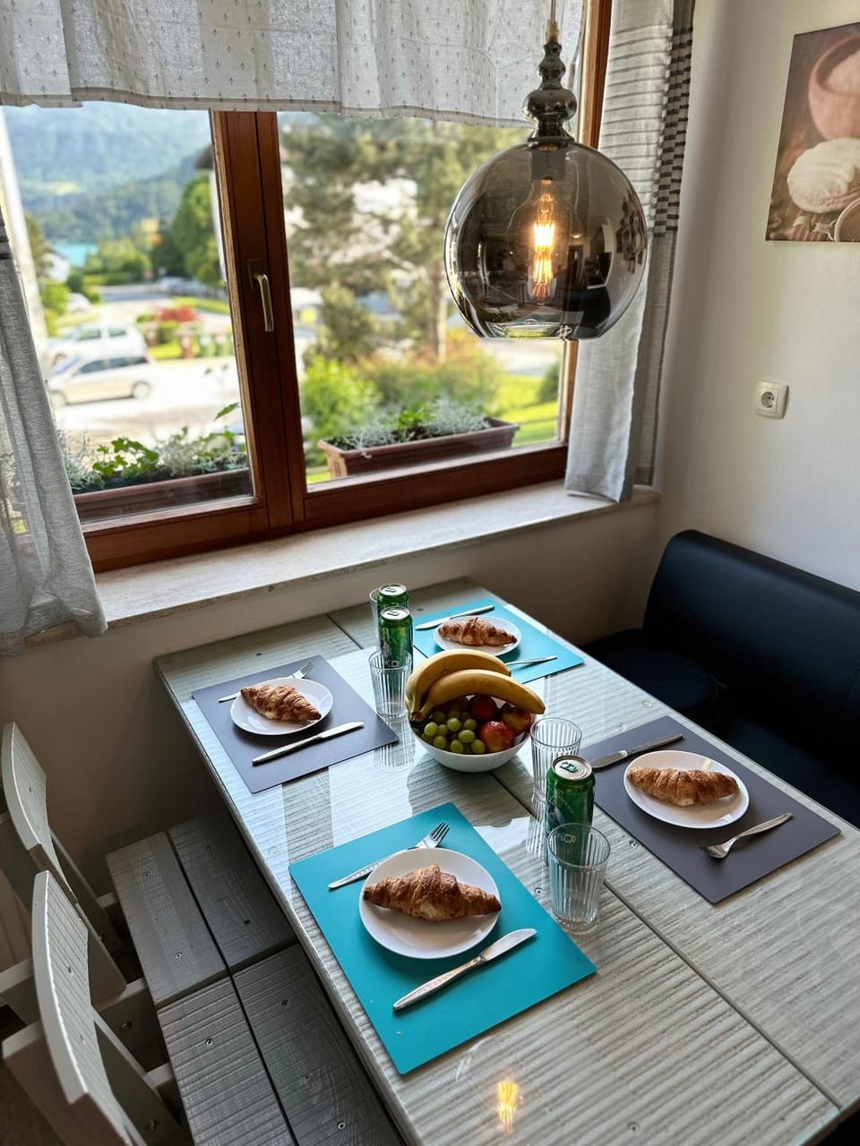 Dining area, Lake view