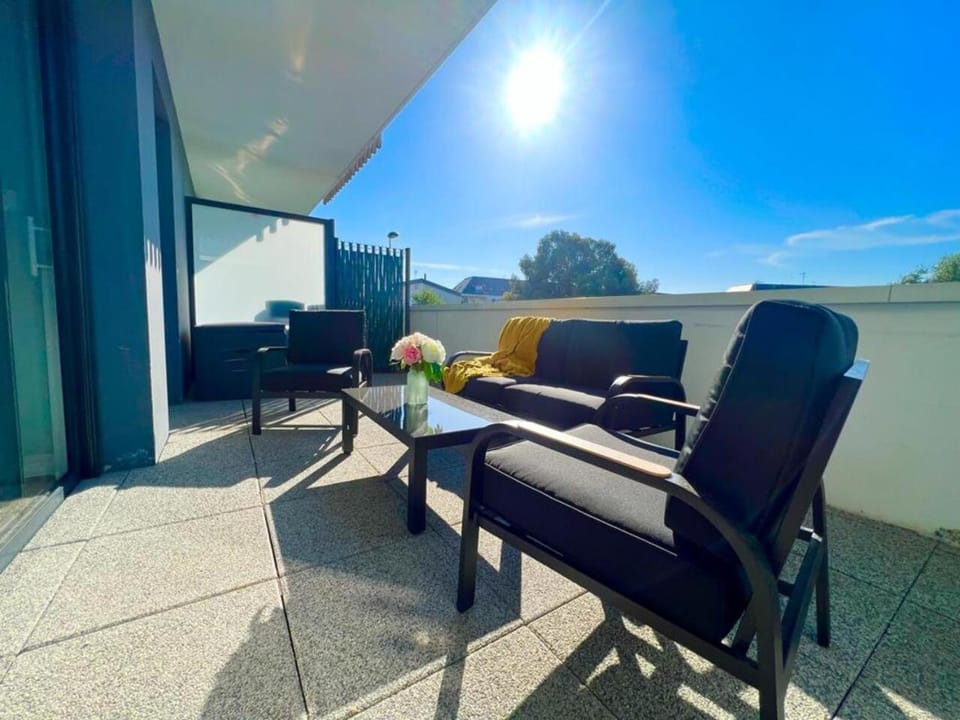 Property building, Balcony/Terrace