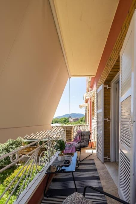 View (from property/room), Balcony/Terrace, City view, Garden view