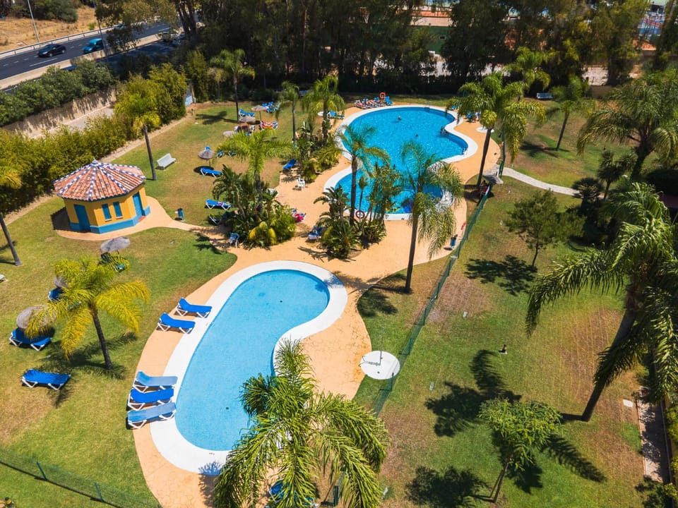 Day, Natural landscape, Bird's eye view, Garden, Pool view, Swimming pool, Swimming pool, sunbed