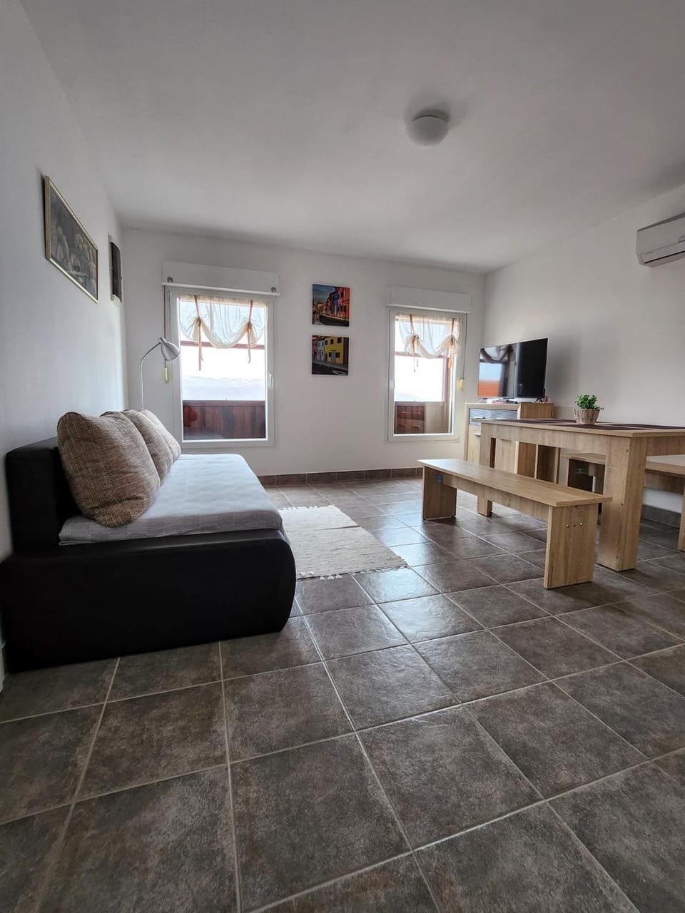 Bed, TV and multimedia, Living room, Seating area, air conditioner