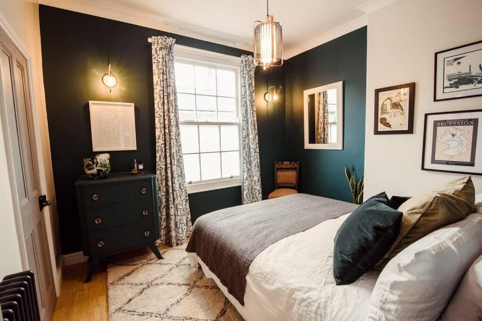 Bed, Photo of the whole room, Bedroom