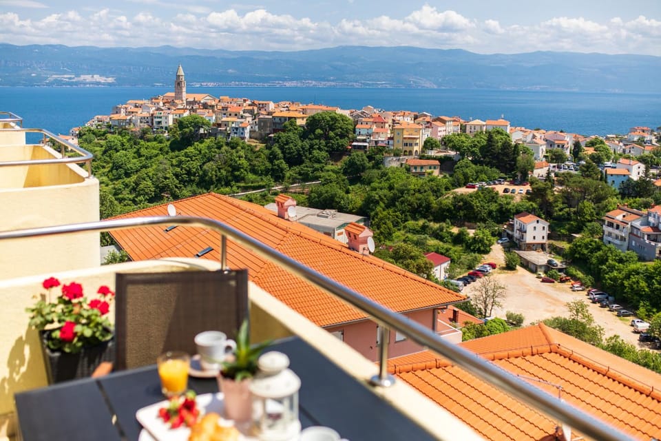 Natural landscape, Balcony/Terrace, City view, Sea view