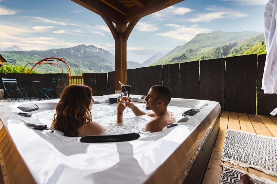 Patio, Hot Tub, Mountain view