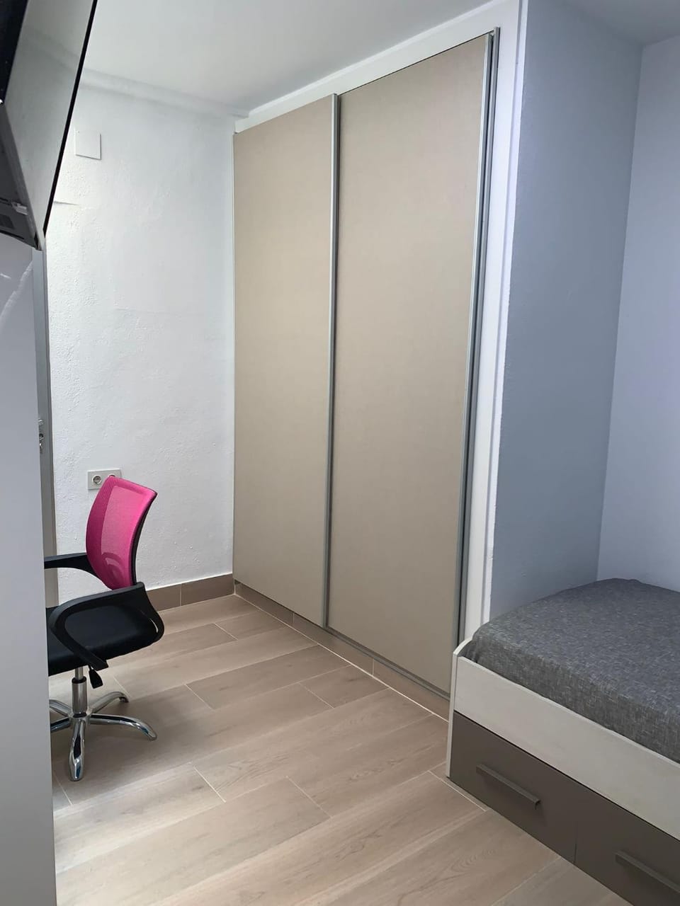 Bedroom, wardrobe