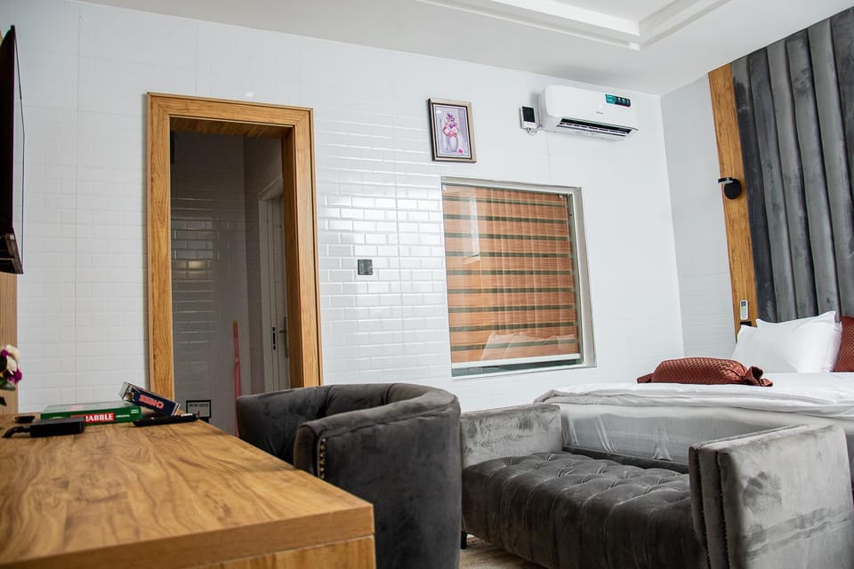 Photo of the whole room, air conditioner